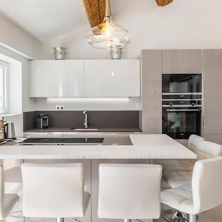公寓 Cozystay 1674 - Gorgeous Sea View 3-bedroom Duplex 戛纳