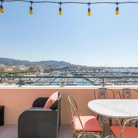 Cozystay 1674 - Gorgeous Sea View 3-bedroom Duplex *