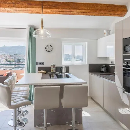 Cozystay 1674 - Gorgeous Sea View 3-bedroom Duplex 戛纳